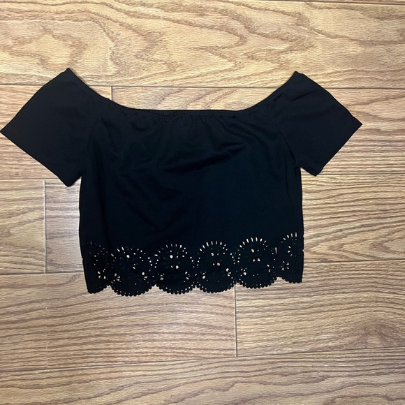 Off shoulder Lace Black top - Picture 4 of 5